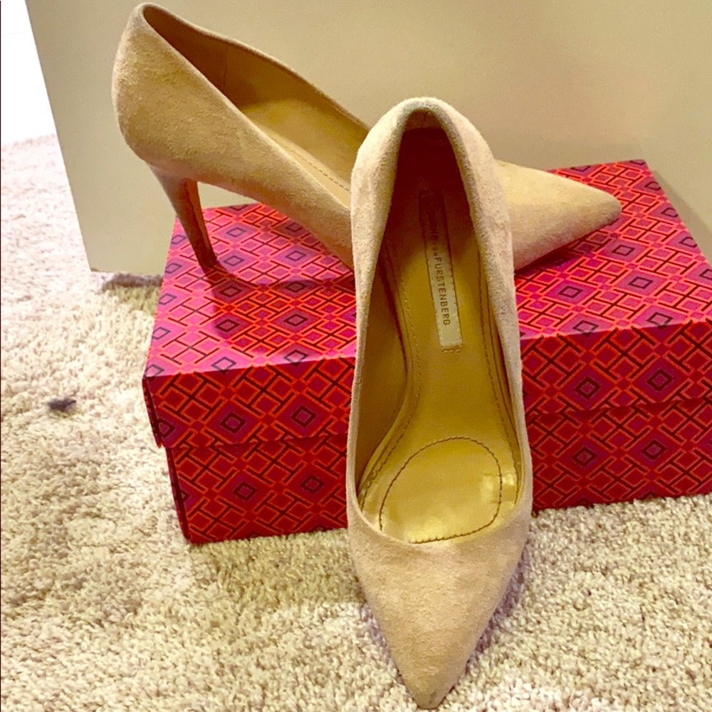 Dianevon FURSTENBURG pointy toe mini heel